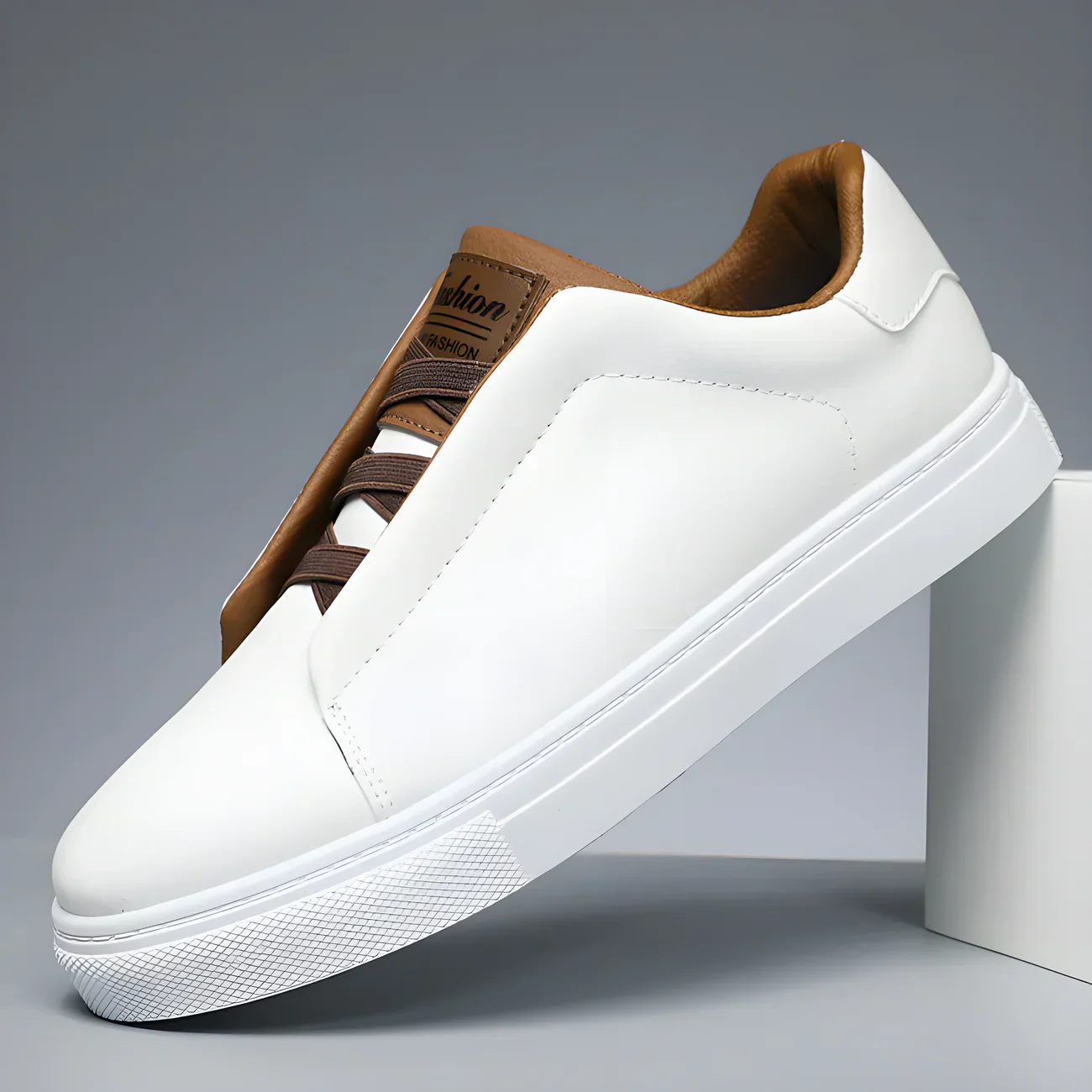 Men’s classic design casual sneakers in black and white